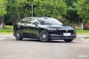 岚图混动轿车，27.99万起，续航1400公里+华为智驾