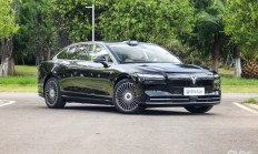 岚图混动轿车，27.99万起，续航1400公里+华为智驾