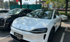 智界R7车主：提车就花一万二开通智驾，使用时车辆总是偏右